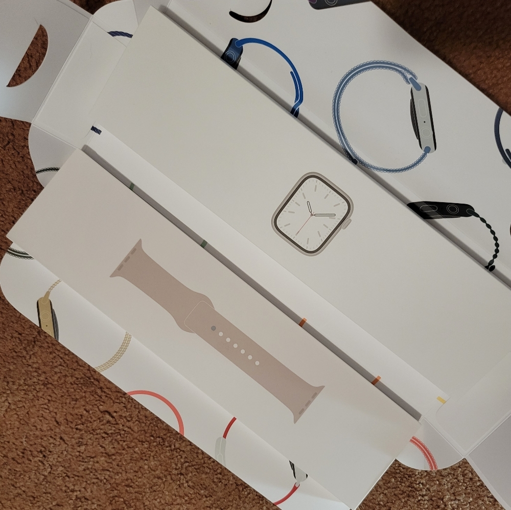 Apple Watch Series 7 (GPS) 41mm Aluminum Case with Starlight Sport Band